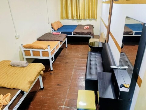 더 하우스 호스텔