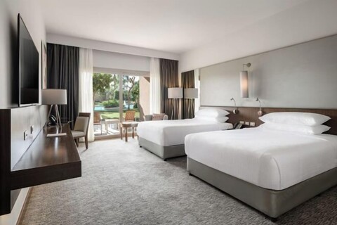 Dusit Thani LakeView Cairo