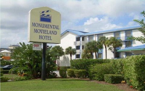 CLOSED - Monumental Movieland Hotel