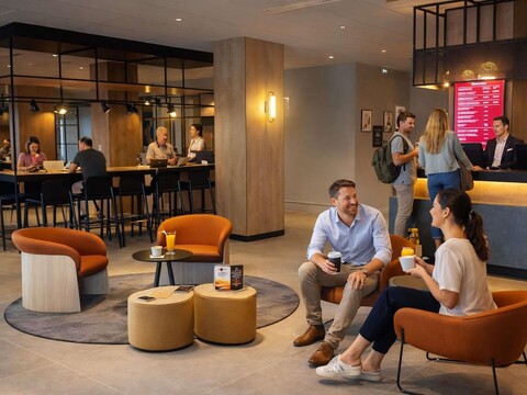 이비스 룽지스 공항, 파리 오를리