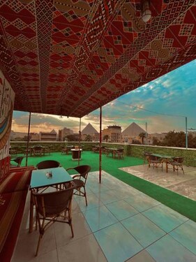 ATLAS pyramids VIEW INN