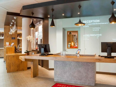 이비스 파리 포르트 드 클리시 센터