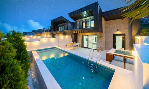 남해 모네즈풀빌라