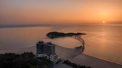 Reneblue by Sol Beach