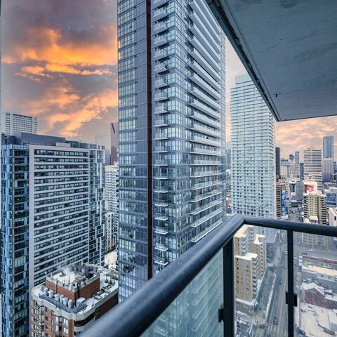 레스티오 스테이즈 - 토론토