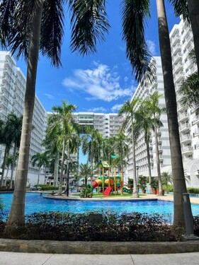 Twins Haven Staycation at SHELL RESIDENCES near MOA and NAIA