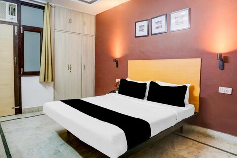 Hotel O East Punjabi Bagh Near Metro Station