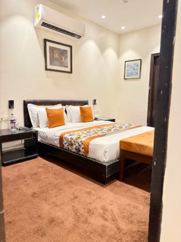 Hotel Diamond Tree At Nehru Palace & CR Park