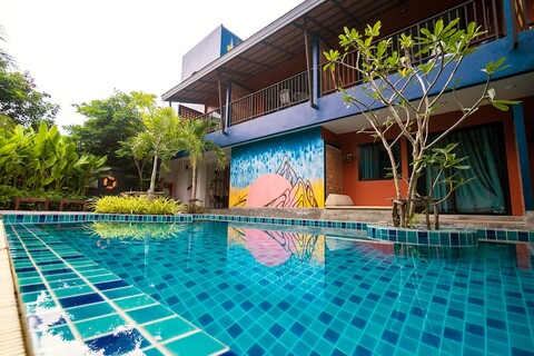 Kraam Silhouette Hotel and Cafe Phuket- Chalong pier hotel