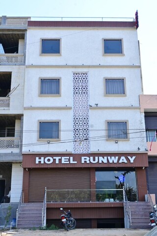 HOTEL RUNWAY