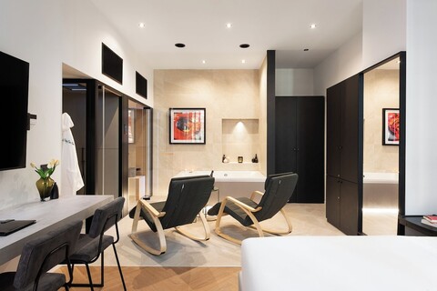 앳 포티-원 아파트먼트 02