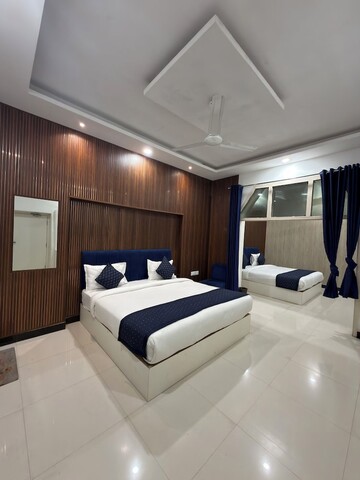 굴모하르 스테이즈