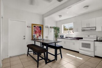 Private Rooms at Miami, Buena Vista with Parking