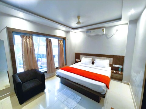 댐스테이 호텔 홈 타운, 사원 근처