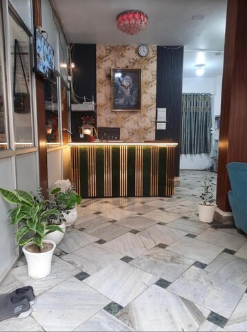 The Girdhari Varanasi