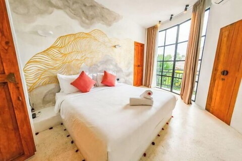 Hillstone Luxury Village