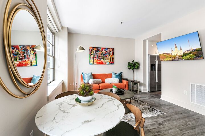 Elegant Studio Near French Quarter-i