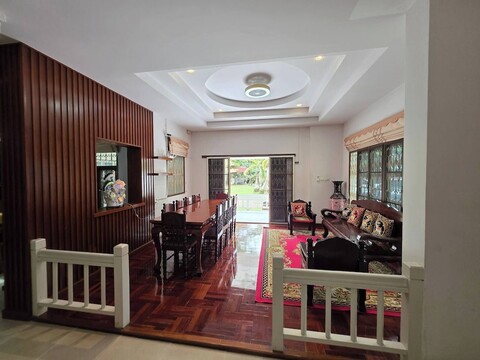 라차 허브 가든의 전체 집, 5베드룸, 11명 숙박 가능