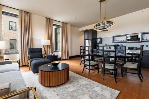 2Br Rare Find! Rooftop w/ Skyline Views the Mayfair