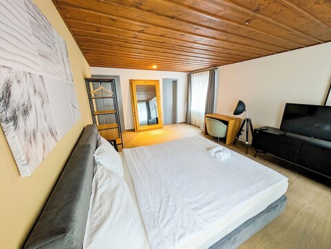 호텔 타베르네 줌 크로이츠 바이 누스