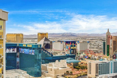 멋진 1베드룸, 스트립 뷰 및 발코니 스위트 12701