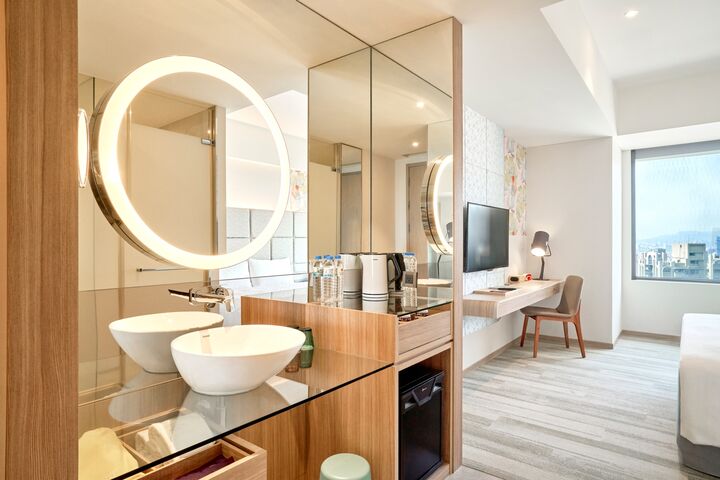 room detail thumbnail 1