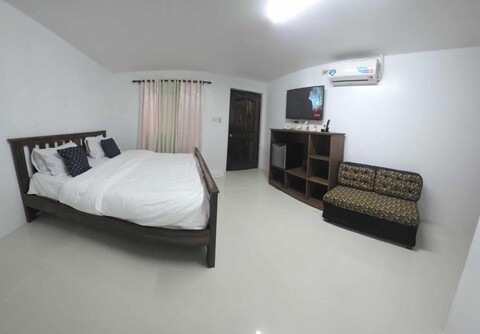 wombats beach resort perfect get away king bed 