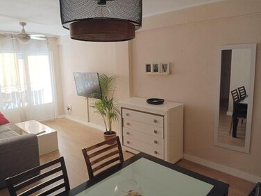 Habitaciones en Apartamento compartido DELICIAS ROOM Cerca del Mar, Aeropuerto, Ave y Metro