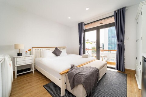 콘비니아 에어포트 백 앤 화이트