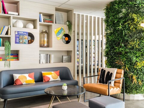 이비스 파리 포르트 드 몽트라이으