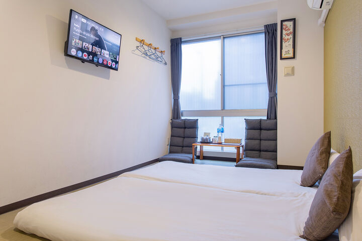 room detail thumbnail 2