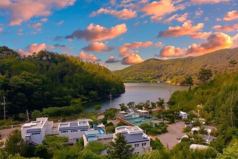 Cheonggye Lake Birch Forest Pension