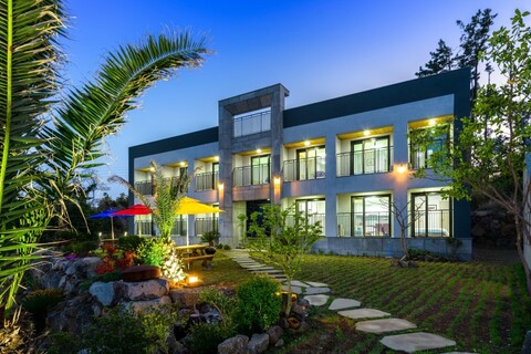 제주 해피니스펜션 (해수욕장 인근)