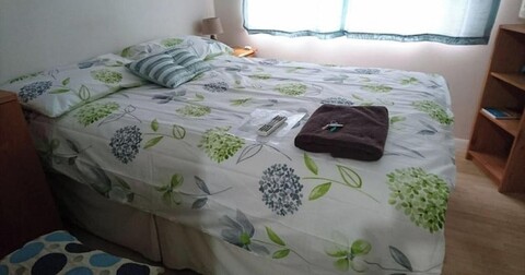 룸-더블 위드 쉐어드 배스룸 슬립스