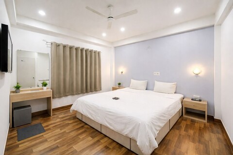 호텔 더 화이트 하우스 바라나시