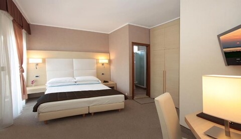 호텔 리바마레 예솔로