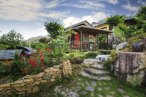 산청 돌꽃담펜션