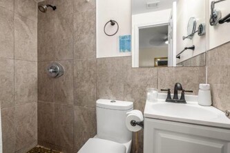 Private Rooms at Miami Centrally Located with free Parking