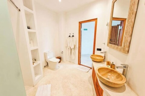 Hillstone Luxury Village