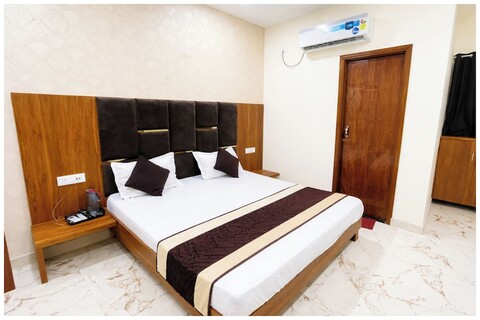 호텔 AV 그랜드 암리차르