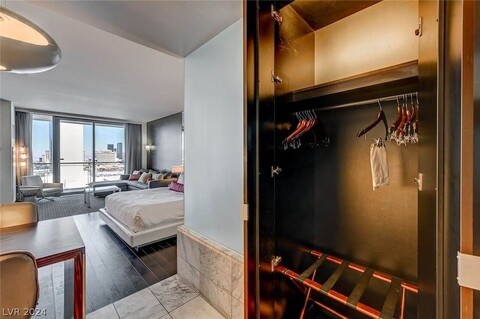 놀라운 23층 스튜디오, 발코니 이용 가능