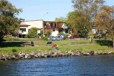 Te Anau Lakefront Backpackers