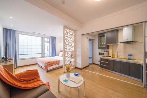 팀스 하이 서비스드 레지던스, 상하이 스타디움 메트로