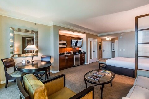 MGM 1811 디럭스 스튜디오 스트립 뷰