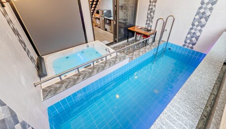 강릉 경포로사풀빌라