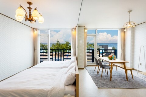 강릉 빅아일랜드펜션(안목해변 도보1분,카페거리)