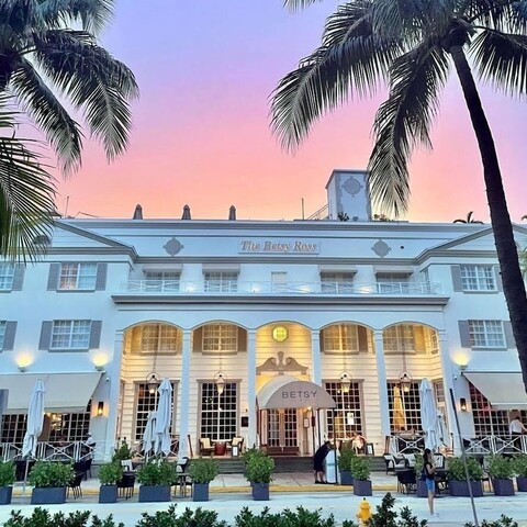 더 벳시 - 사우스 비치