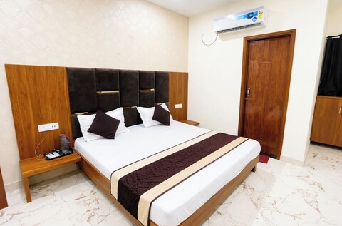 호텔 AV 그랜드 암리차르