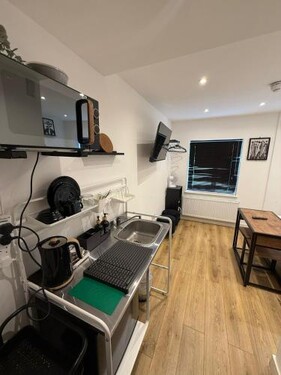 Townhouse Studio with Kitchen & Ensuite - Great Location
