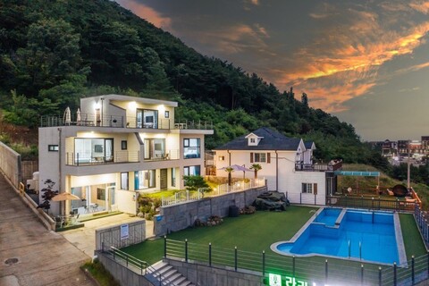 영덕 하얀집펜션